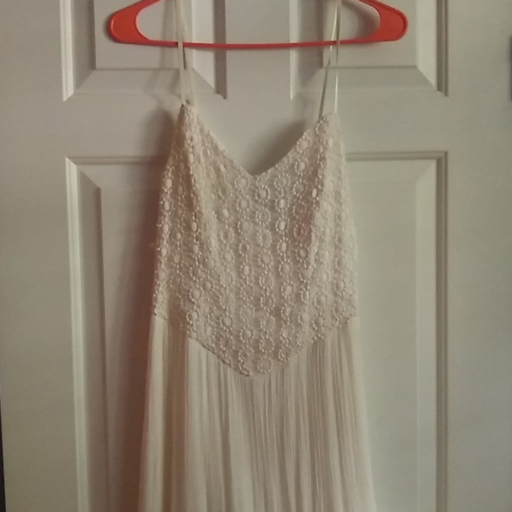 🔴3 for $15🔴beautiful maxi dress with lace detail